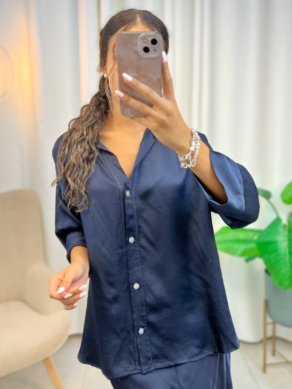 Camisa Satinada Azul Marino